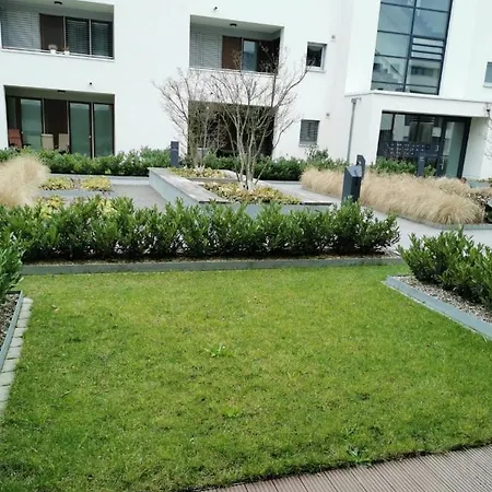 Schicke Mit Terrasse In Goeppinger Stadtzentrum شقة