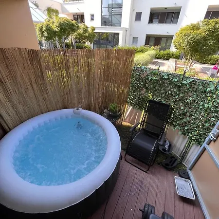 Schicke Mit Terrasse In Goeppinger Stadtzentrum غوبينغِن